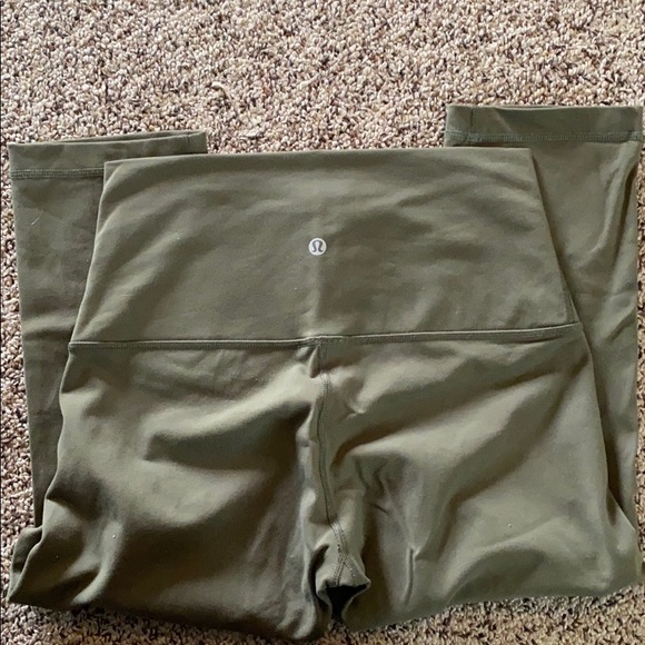 🍋 Lululemon Capris🍋 - Picture 4 of 6